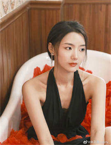《迎妻接福粤语-欧美大胆女人下体艺术》
